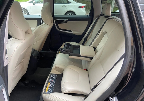 Volvo XC 60 cena 66000 przebieg: 254155, rok produkcji 2015 z Warszawa małe 529